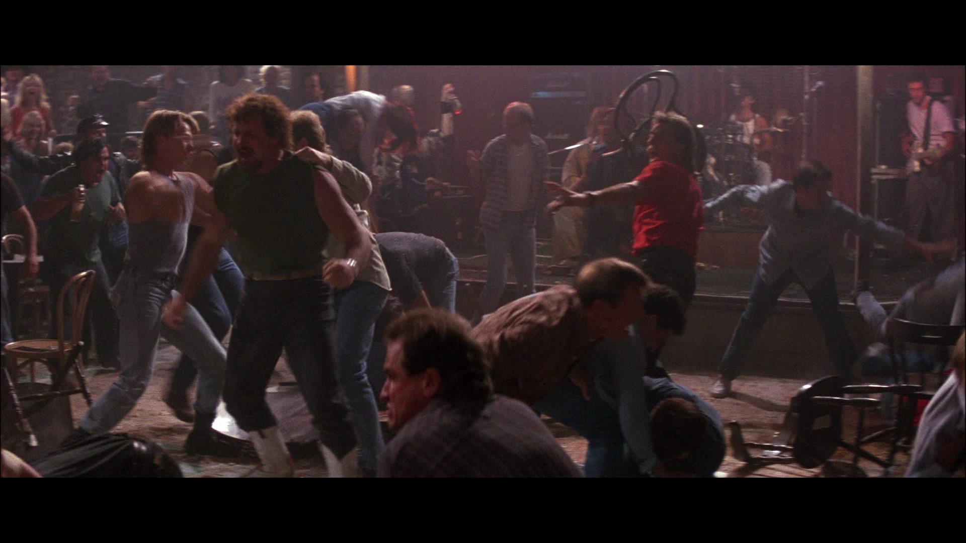 road_house_double_deuce_bar_brawl1.png